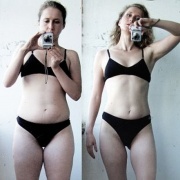 Селфи девушки на том-же месте через месяц говорит о могучем эффекте лечебного голодания